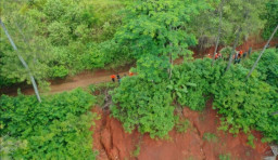 Dua Hektar Sawah dan 26 Unit Rumah Terancam Tertimbun Longsor di Kabupaten Sumedang