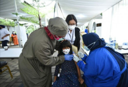Vaksinasi Booster dan Dosis Pertama Anak Usia 6-11 Tahun, Dilanjut