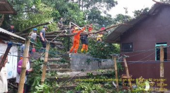 11 Rumah Warga Tasikmalaya Diterjang Angin Kencang