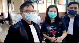 Lia Surati Kejaksaan Agung Demi Mencari Keadilan Suaminya