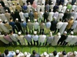 Covid 19 Terus Turun, Shaf Shalat Wajib Rapat