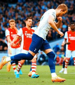 Arsenal Dilibas Spurs, Arteta Salahkan Wasit