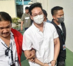 Dikeler ke Kejaksaan, Tangan Indra Kenz Diborgol