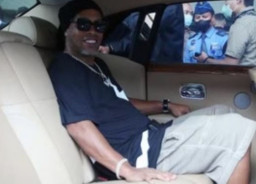 Ronaldinho Ngaku Banyak Temannya yang Merumput di Indonesia