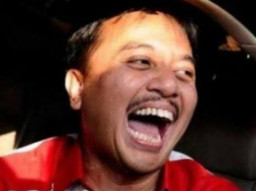 Dijebloskan Rutan, Roy Suryo Masih Pakai Penyangga Leher