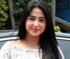 Dewi Perssik Iri Lihat Rumah Tangga yang Utuh