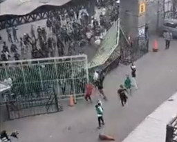 Persebaya Dikalahkan Rans FC, Bonek Ngamuk Rusak Stadion Milik Deltras Sidoarjo