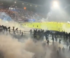 174 Orang Meninggal di Malang, Kenapa Gas Air Mata Ditembakkan ke Tribun Penonton?