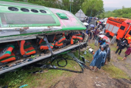 Sopir Hilang Kendali, Bus  Tabrak Tebing, 14 Orang Meninggal