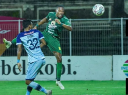 Gagal Menang,  Persebaya Tertahan di Posisi ke-4