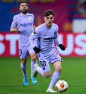 Lawan 10 Orang Pemain Frankfurt, Barcelona Gagal Menang