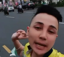 Viral! Pria Kemayu Protes Baliho Anies Baswedan di Surabaya