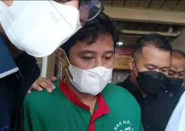 Gitaris Kahitna, Andrie Bayuadjie,  Ditangkap karena  Penyalahgunaan Narkoba