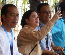 Diajak Selfie Puan, Anies Berterima Kasih