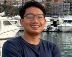 Hingga Larut Malam, Warga Terus Berdatangan Melayat Eril