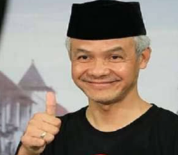 Jerry Massie Ragukan Hasil Survey yang Unggulkan Ganjar Pranowo