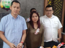 Diperiksa Polisi, Audy Item: Suami Saya Bukan Orang Jahat