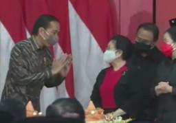 Jokowi 'Mesra' lagi dengan  Megawati, Pengamat: Awas Politik Bunglon!