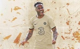 Disisihkan City, Sterling Resmi Dipinang Chelsea