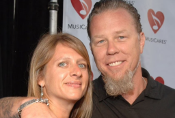 Vokalis Metallica Gugat Cerai Istri
