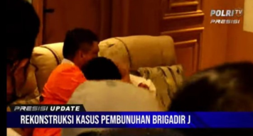 Jalan Rekonstruksi, Ferdy Sambo Peluk Istri