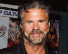 Istri Kedua Aktor Lorenzo Lamas Ditiduri Anak dari Istri Pertama