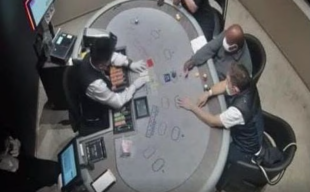 Lukas Enembe Kepergok Berjudi di Kasino, Pengacara: Cuma Main-Main Saja