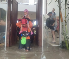 Kuta Banjir, Para Bule Dievakuasi