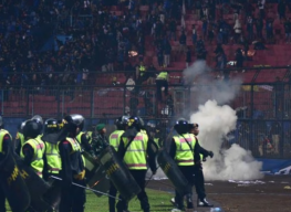 KontraS Tuding Reaksi Aparat Lebay saat Aremania Turun ke Lapangan