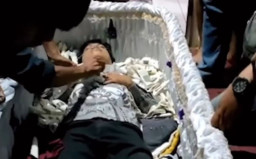 Viral Pria Mati Hidup lagi, ternyata cuma Pura-Pura, Motifnya karena Terlilit Utang