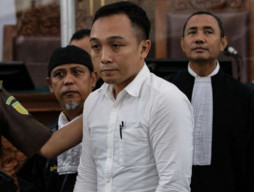 Bawa Nama Ibu dan Anak, Ricky Rizal Bantah Berniat Tabrak Yosua