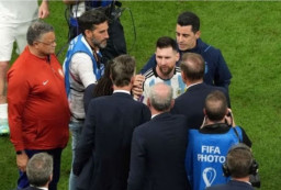 Van Gaal Tuding Kemenangan Argentina cuma Keberuntungan