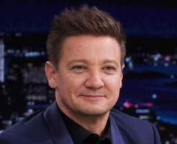 Bersihkan Salju, Bintang Avengers Jeremy Renner Kritis