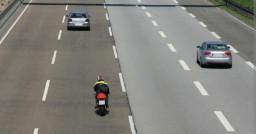 Motor dengan Nopol N 4822 TDO Masuk Tol Sidoarjo-Porong