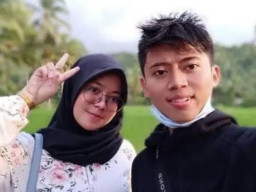 Rozy Klarifikasi Bantah Selingkuh dengan Mertua, Netizen: Kelihatan Bodoh Banget