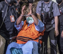 KPK Blokir Rekening Enembe