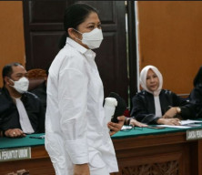 Putri Bantah Pakai Pakaian Seksi demi Yosua