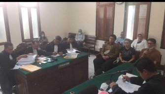 Sidang Medina Zein, Uci Merugi Rp 1,3 M