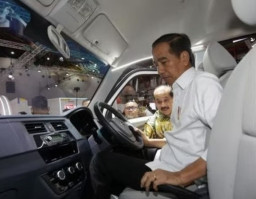 Naiki Esemka, Jokowi Hindari Pertanyaan Wartawan