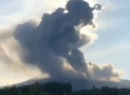 Semburan Awan Panas Menyerupai Petruk, Pertanda Apa