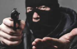 Beraksi Seorang Diri, Perampok Bank di Bandar Lampung Tembak Dua Karyawan