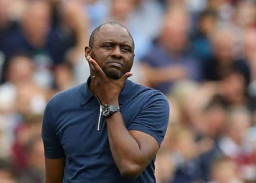 Patrick Vieira Resmi Di-PHK Crystal Palace