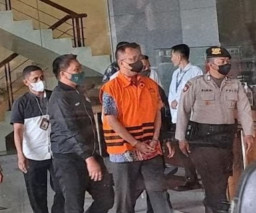 Susul Sang Anak, Rafael Alun juga Memakai Baju Tahanan