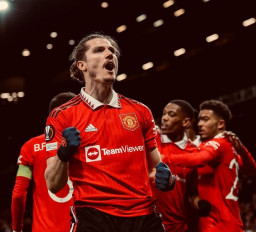 Dua Gol Bunuh Diri Gagalkan Kemenangan MU