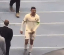 Disoraki Nama Messi, Ronaldo Garuk 'Anunya'