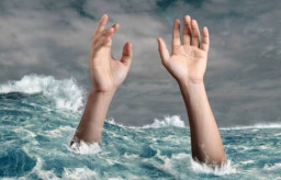 17 Orang Terseret Ombak, 5 Masih Hilang