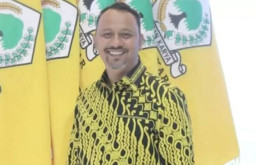 Plt Ketua DPD Golkar Kubu Raya Lompat ke Sungai Kapuas usai Daftar Bacaleg ke KPU