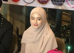 Inara Buka Cadar, Wartawan Takjub Lihat Kecantikannya