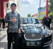 Diberi Mobil Jaguar, Langsung Dilelang Ustaz Abdul Somad
