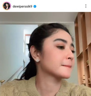 Mediasi bersama Ketua RT Berakhir Dramatis, Dewi Perssik Menangis Histeris